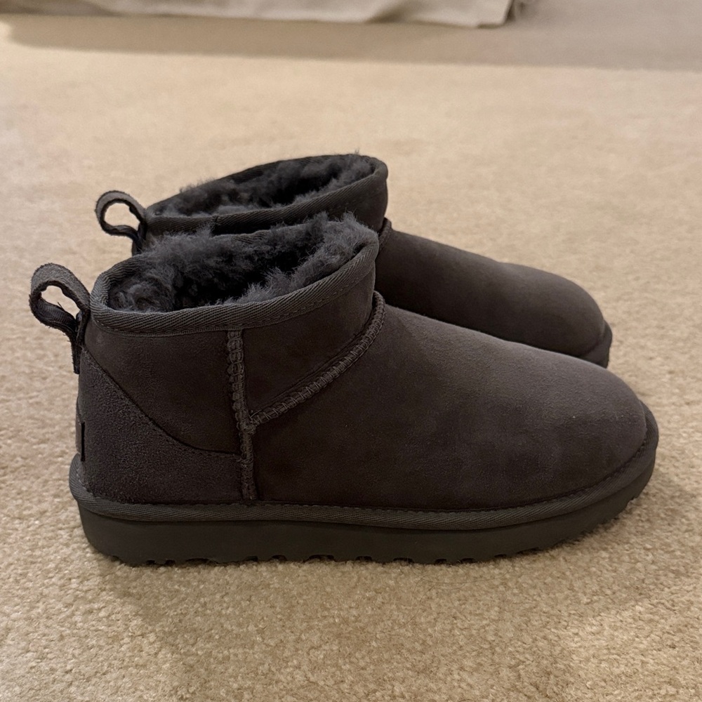 UGG Classic Ultra Mini - Picture 4 of 5